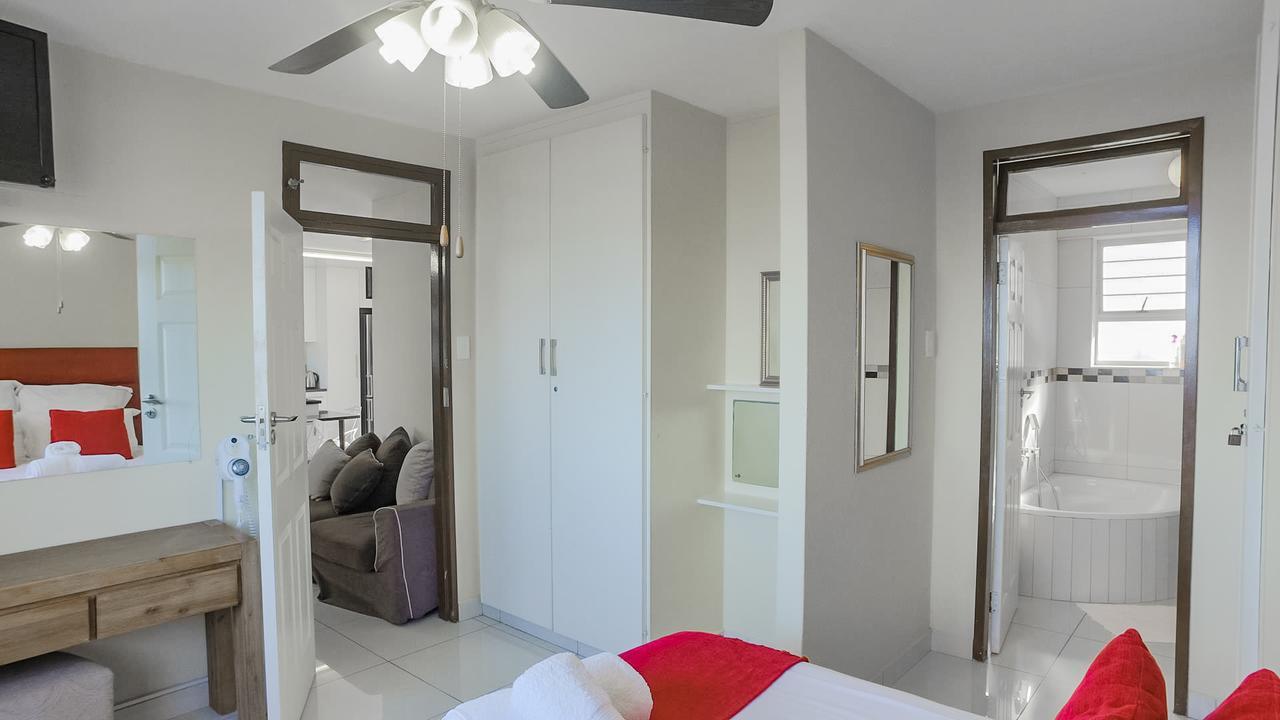 South Coast Beachfront Holiday Apartments Amanzimtoti Exterior photo